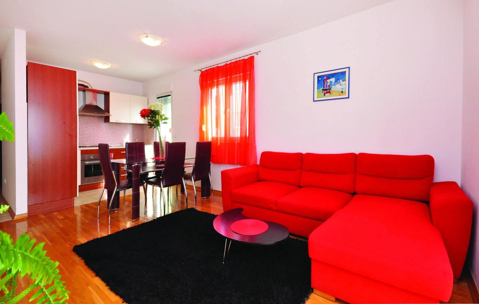Apartments Beverly โอมิช ภายนอก รูปภาพ