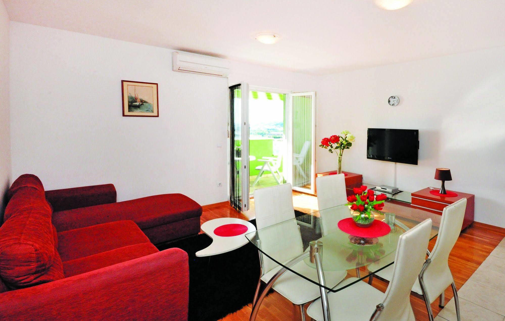 Apartments Beverly โอมิช ภายนอก รูปภาพ